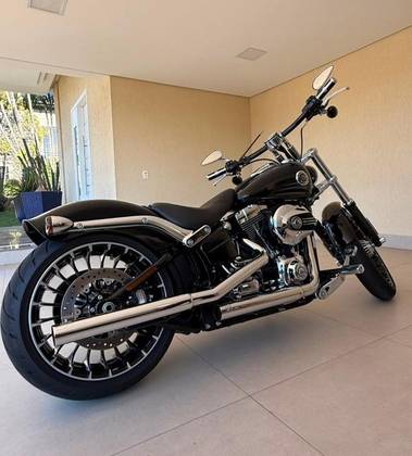 HARLEY-DAVIDSON SOFTAIL BREAKOUT HARLEY-DAVIDSON SOFTAIL BREAKOUT